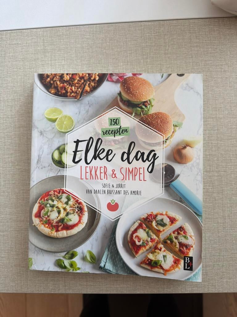 Elke dag Lekker & Simpel: 150 recepten voor iedereen, Boeken, Voorgerechten en Soepen, Ophalen of Verzenden, Zo goed als nieuw