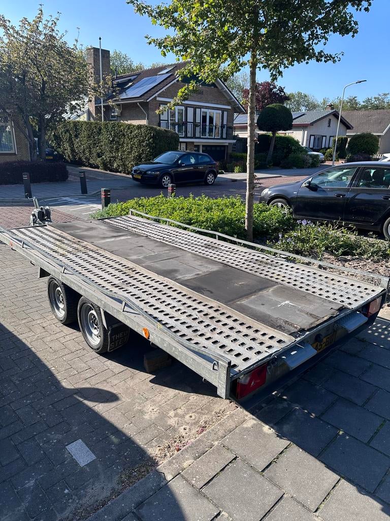 Autoambulance in goede staat met oprijplaten, Ophalen, Gebruikt