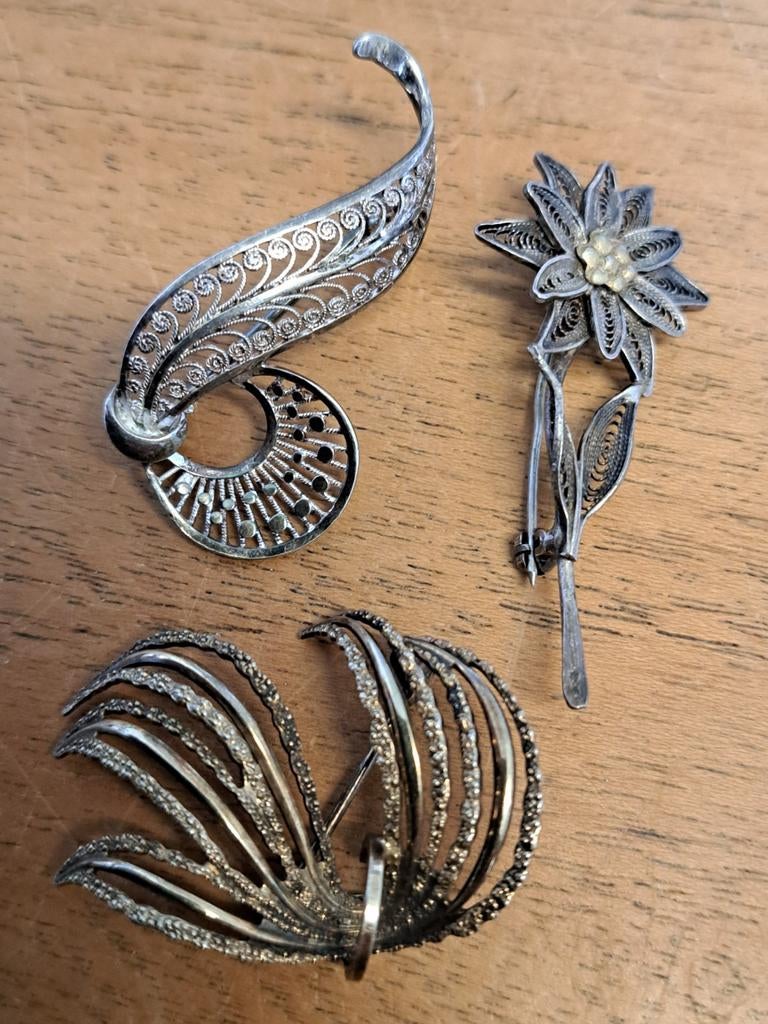 3 vintage zilveren broches filigrain, 4 tot 7 cm, Onbekend, Ophalen of Verzenden, Zo goed als nieuw