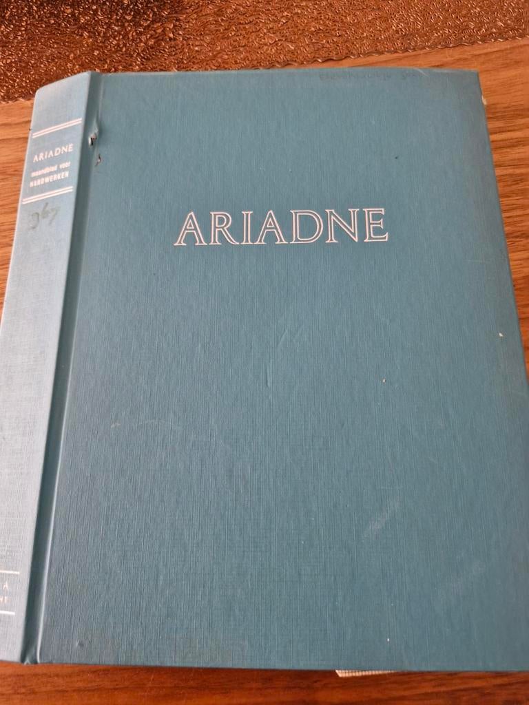 Ariadne maandblad voor handwerken , oude Payronen 60er jaren, Ophalen of Verzenden, Gelezen