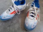 Mooie voetbalschoenen met noppen: Adidas mt 33, draagmt 32!, Adidas, Gebruikt, Sportschoenen, Ophalen of Verzenden