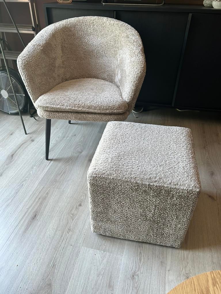 Stoel met hocker beige Leenbakker, Ophalen, Zo goed als nieuw, Overige kleuren, Eén