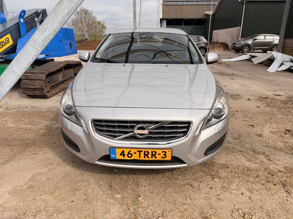 Volvo V60 T3 150pk Start/stop 2012 Grijs, Auto's, Volvo, Voorwielaandrijving, 1596 cc, Zwart, 4 cilinders