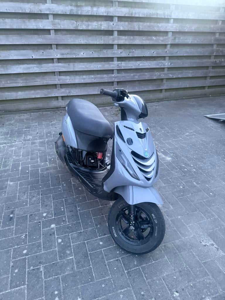 Piaggio zip 2000 70cc zonder 123, Fietsen en Brommers, Brommeronderdelen | Scooters, Ophalen of Verzenden, Zo goed als nieuw, Blok