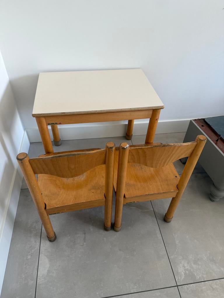 Schilte kinder knutsel houten tafeltje en 2 stoeltjes, Ophalen, Gebruikt, Tafel(s) en Stoel(en)