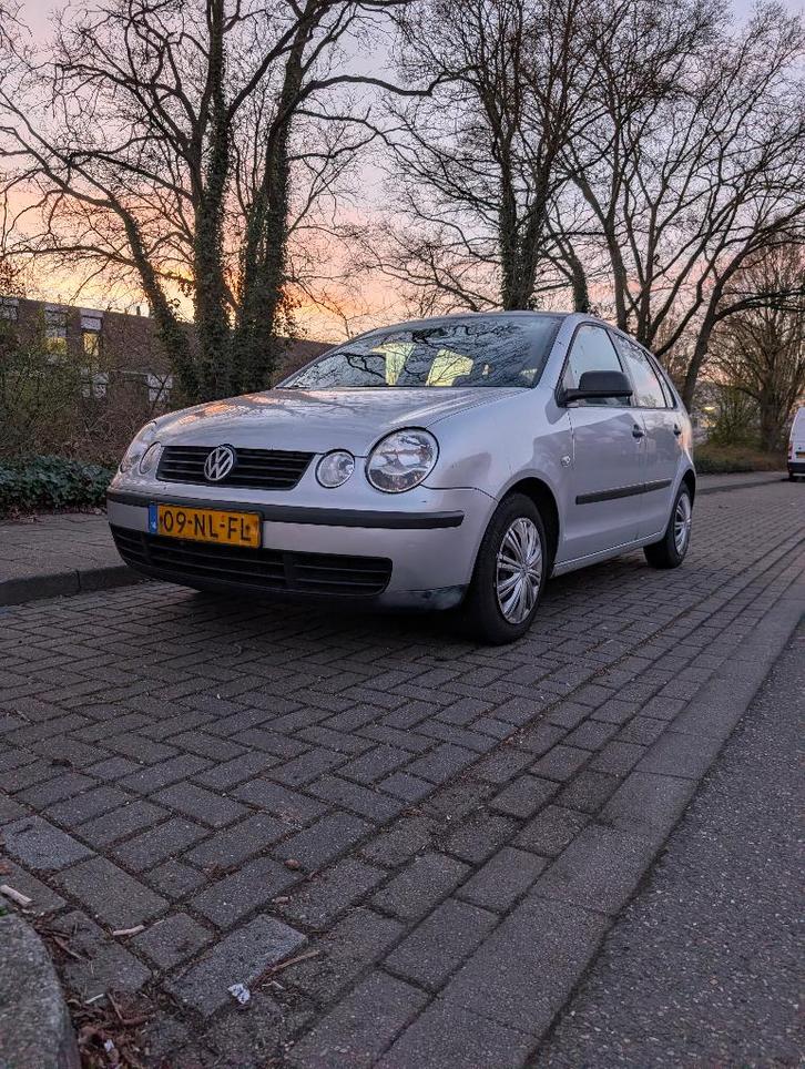 Volkswagen Polo 1.4 55KW 2003 Grijs, Auto's, Volkswagen, Particulier, Polo, Airbags, Airconditioning, Android Auto, Apple Carplay