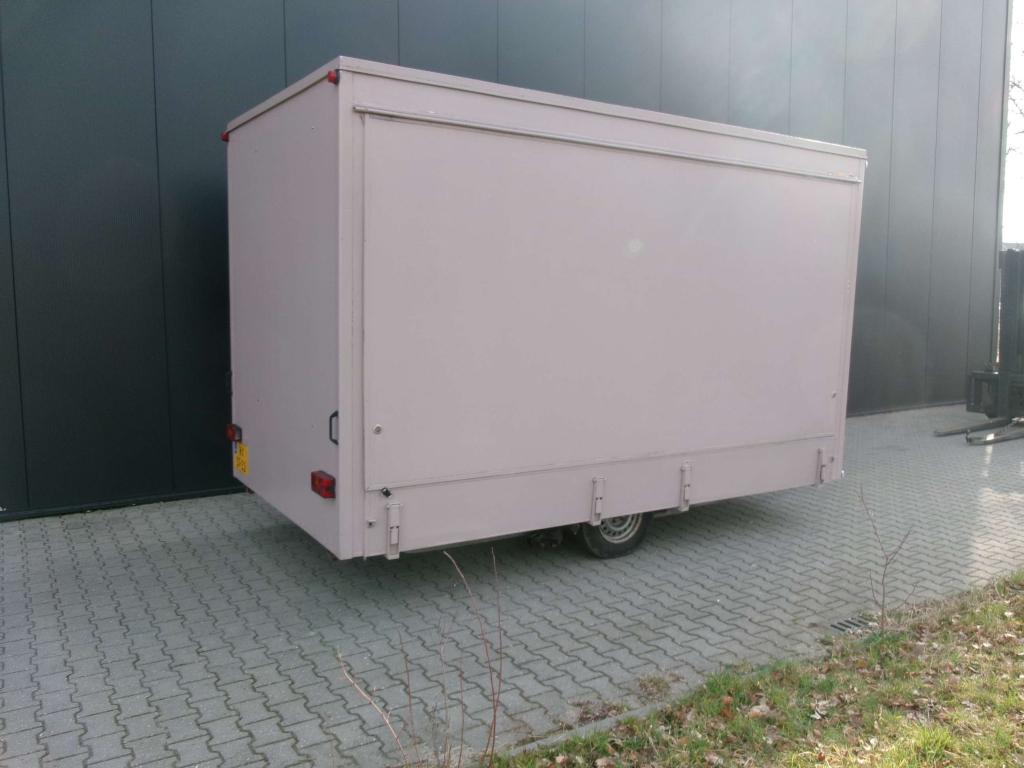 Gesloten aanhangwagen met grote zijklep. Verkoopwagen., Gebruikt, Niet ingevuld, Niet ingevuld, Ophalen