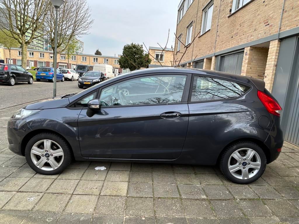 Ford Fiësta 1.25 44KW 3DR 2009 Grijs 152xxxNAP, Voorwielaandrijving, 4 cilinders, Origineel Nederlands, Handgeschakeld