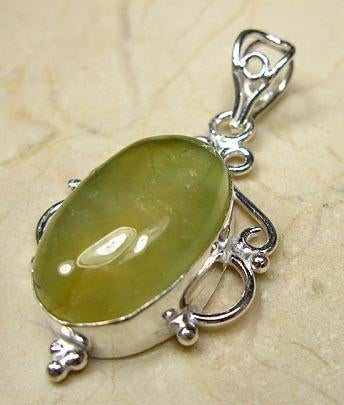 h. eigentijdse edelsteenhanger PREHNIET  + gratis verzending, Overige voorstellingen, Verzenden, Nieuw, Steen of Mineraal