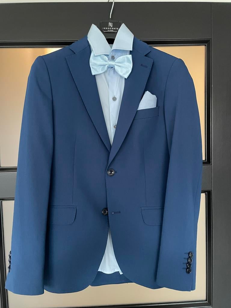 Jongens kostuum maat 46 met vlinderdas en overhemd maat 37, Ophalen, Zo goed als nieuw, Maat 46 (S) of kleiner, Blauw