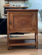 Antiek eikenhouten nachtkastje met sierlijk houtsnijwerk, Ophalen