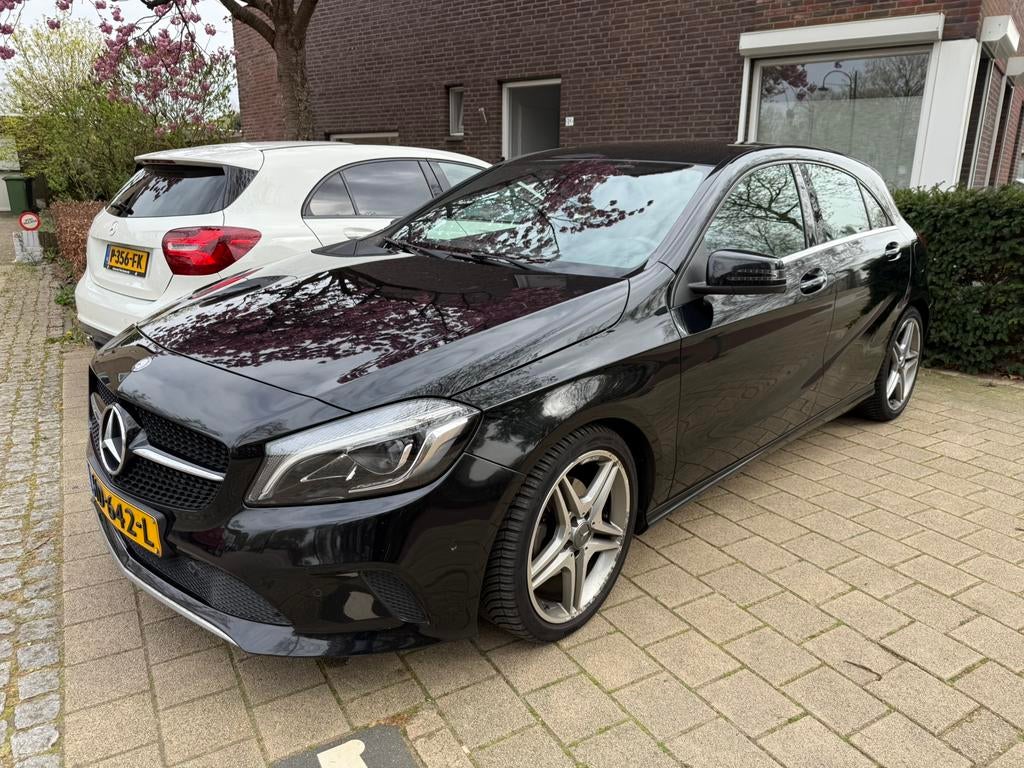 Mercedes-Benz A-Klasse A180 122pk 7G-DCT 2015 Zwart, Auto's, Mercedes-Benz, 4 cilinders, 1200 kg, Particulier, 695 kg