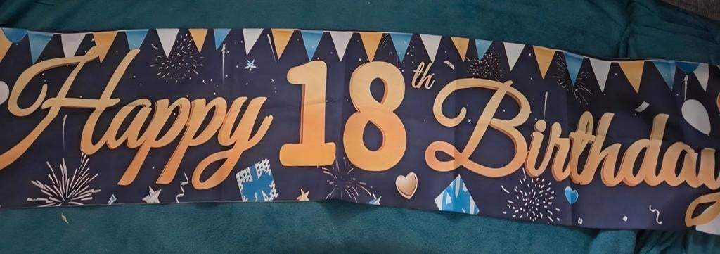 Nieuwe tafelloper 'Hoera 18 jaar' - 35x180 cm, Hobby en Vrije tijd, Feestartikelen, Ophalen of Verzenden, Nieuw, Versiering, Verjaardag