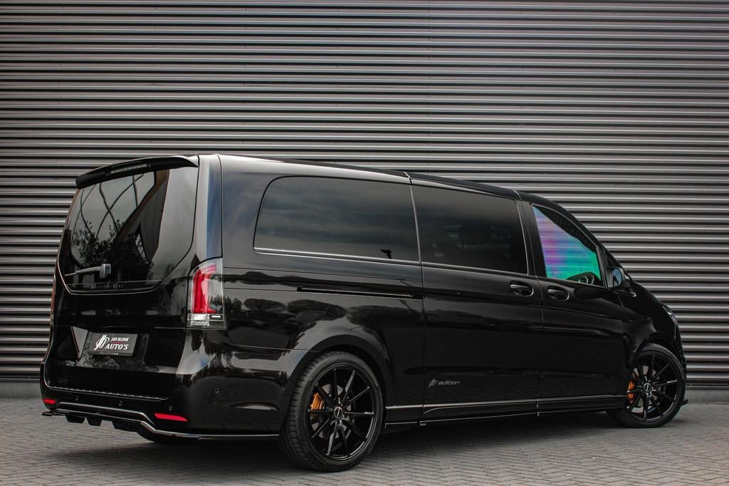 Mercedes-Benz V-KLASSE 300d 4X4 EXTRA LANG AMG DC 240PK L3H1, Auto's, 4 cilinders, Zwart, Bedrijf, Diesel