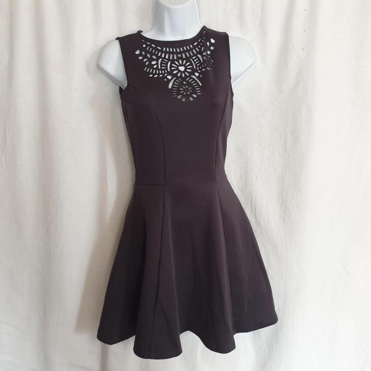 Gave grijze jurk. Mt 34. Merk Divided, Kleding | Dames, Jurken, Zo goed als nieuw, Maat 34 (XS) of kleiner, Grijs, Boven de knie