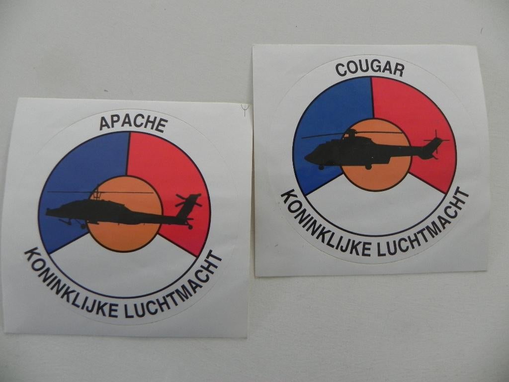 2 Stickers Kon. Luchtmacht Apache en Cougar heli's, Hobby en Vrije tijd, Ophalen of Verzenden, Nieuw, Meerdere stickers