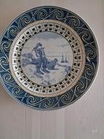Delfts Blauw Sierbord: Visser met Hond aan Zee, Ophalen