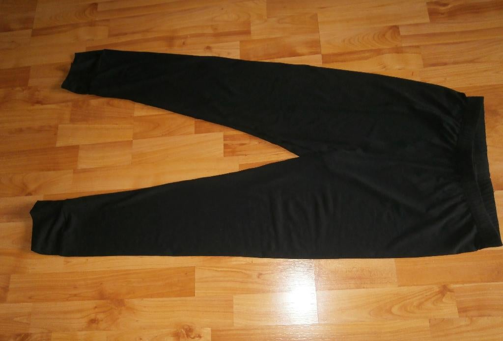 Fijne zwarte legging mt L polyester stretch lang als nieuw, Kleding | Dames, Leggings, Maillots en Panty's, Legging, Zwart, Ophalen of Verzenden