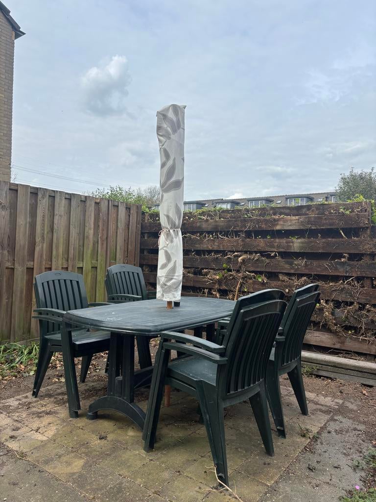 Tuinset met 9 stoelen en parasol, Ophalen, Kunststof, Gebruikt, Eettafel