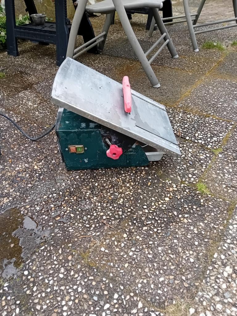 Tegelzaag op water, Doe-het-zelf en Verbouw, Gereedschap | Zaagmachines, Ophalen of Verzenden, 1200 watt of meer
