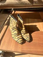 leuke schoenen tijger met klein hakje, Schoenen met lage hakken, Overige kleuren, Zo goed als nieuw, Bershka