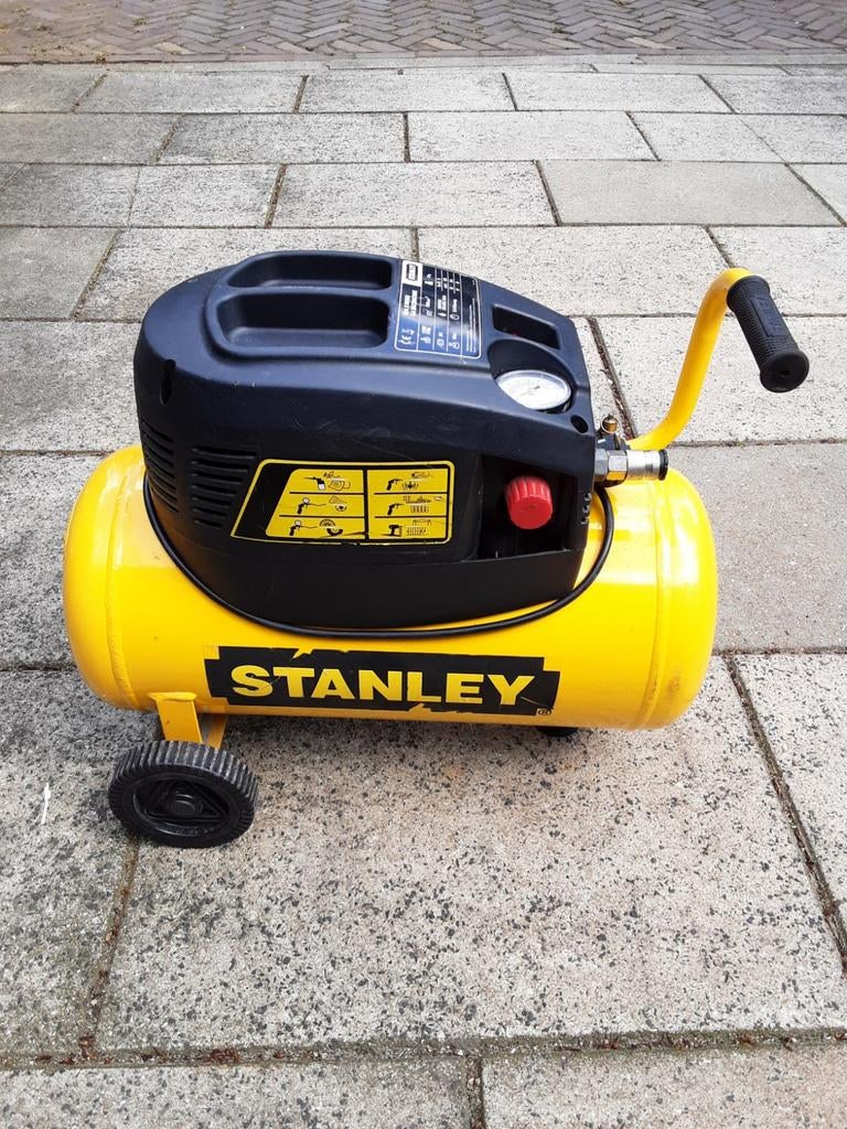 Compressor merk Stanley, Doe-het-zelf en Verbouw, Compressors, Ophalen, 6 tot 10 bar, Zo goed als nieuw, Minder dan 200 liter/min