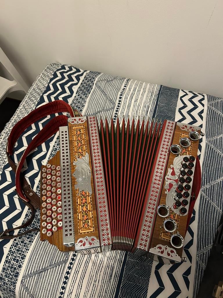 Melodija Menges Slovenija accordeon, Ophalen, Gebruikt, 120-bas, Overige merken