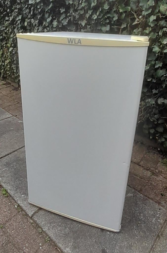 COMPACTE WLA KOELKAST MET VRIESVAKJE IN PRIMA STAAT 20 EURO, Witgoed en Apparatuur, Ophalen, Gebruikt, Minder dan 85 cm, Minder dan 75 liter