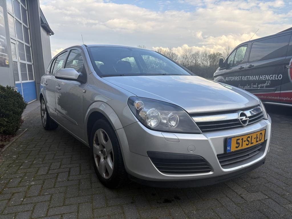 Opel Astra 1.6 Edition TREKHAAK-AIRCO - CRUISE-NIEUWE APK, Voorwielaandrijving, 15 km/l, Gebruikt, 4 cilinders