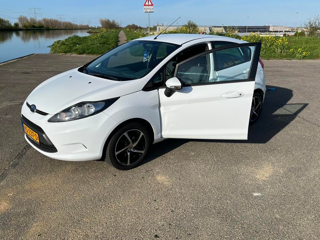 Ford Fiësta 1.25 44KW 5DR 2009 Wit, Voorwielaandrijving, 40 €/maand, 1242 cc, 4 cilinders