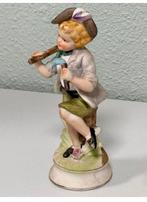 Capodimonte bisque porselein beeld beeldje meisje hiking, Ophalen of Verzenden, Zo goed als nieuw, Mens