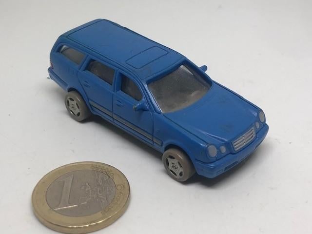 Mercedes W210 Station Blauw, Kentoys, Hobby en Vrije tijd, Modelauto's | Overige schalen, Ophalen of Verzenden, Gebruikt, Auto