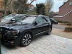 VW Tiguan 2.0 TSI 220pk 4Motion DSG 2017 Zwart 3X R-Line, 4 cilinders, 1984 cc, USB, Zwart