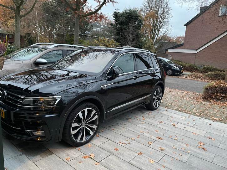 VW Tiguan 2.0 TSI 220pk 4Motion DSG 2017 Zwart 3X R-Line, Auto's, Volkswagen, Particulier, Tiguan, 4x4, ABS, Achteruitrijcamera