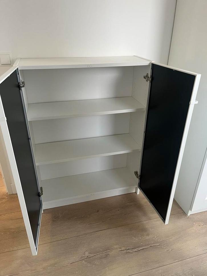 IKEA Billy Boekenkast met Högbo Deuren, Huis en Inrichting, Kasten | Roldeurkasten en Archiefkasten, Zo goed als nieuw, 100 tot 150 cm