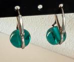 M040/Zilveren Groene Glas Bollen oorbellen, Sieraden, Tassen en Uiterlijk, Oorbellen, Gebruikt, Verzenden, X, Groen