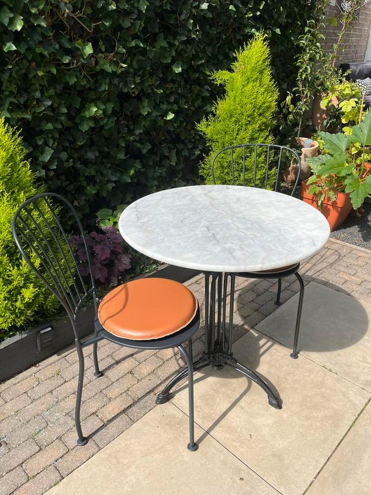 Echt marmeren tafel, Tuin en Terras, Tuinsets en Loungesets, Zo goed als nieuw, Tuinset, Overige materialen, 2 zitplaatsen, Bijzettafel