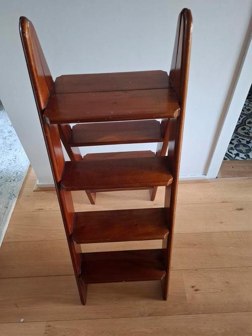 Oud trapje ,bibliotheek trapje mahonie houten vintage trap, Huis en Inrichting, Kasten | Vitrinekasten, Gebruikt, Minder dan 100 cm