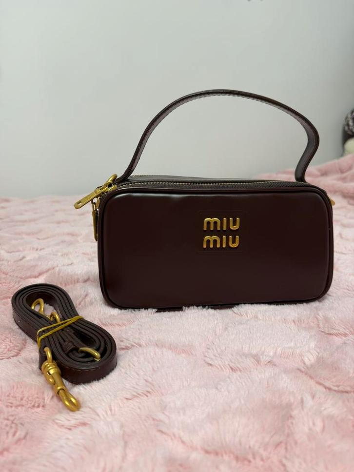 Miu Miu Beau Bag, Sieraden, Tassen en Uiterlijk, Tassen | Damestassen, Nieuw, Schoudertasje, Rood, Ophalen of Verzenden