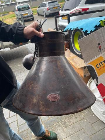 Mooie robuuste hanglamp beschikbaar voor biedingen