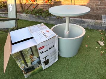 Keter Cool Bar – 2-in-1 Tafel & Koeler beschikbaar voor biedingen