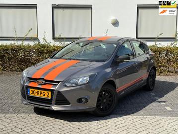 Ford Focus 1.6 TI-VCT Titanium NAP APK LIMITED EDITION ORANG beschikbaar voor biedingen
