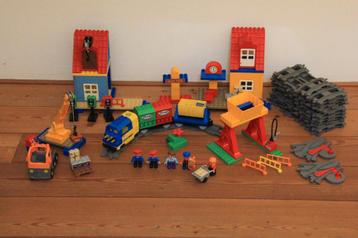 Lego Duplo luxe vrachtrein met veel rails en station beschikbaar voor biedingen