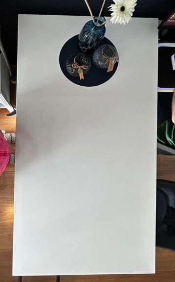 Eetkamertafel hoogglans wit met zilvergrijze poten ZSM WEG beschikbaar voor biedingen