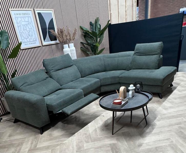 ZGAN Santiago Hoekbank Elektrische - Forrest Groen - 276x197, Huis en Inrichting, Banken | Bankstellen, Zo goed als nieuw, Hoekbank