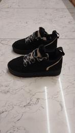 Ugg schoenen maat 38/39 nieuw € 50,-, Ophalen of Verzenden, Nieuw, Zwart, Pantoffels of Sloffen