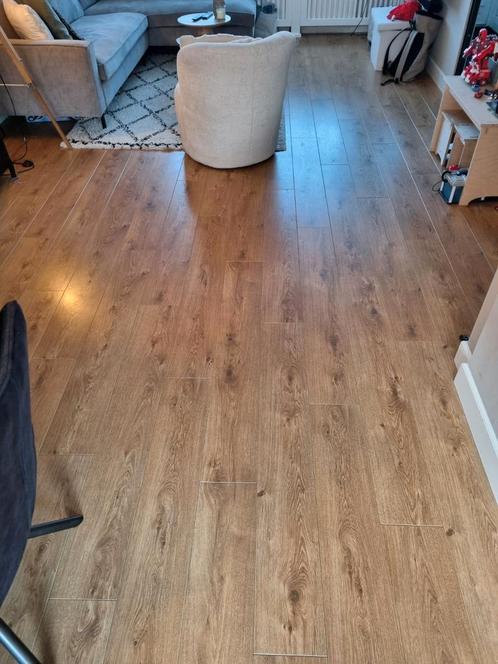 Laminaat inclusief ondervloer + plinten, Doe-het-zelf en Verbouw, Vloerdelen en Plavuizen, Zo goed als nieuw, Laminaat, Hout, 50 tot 150 cm