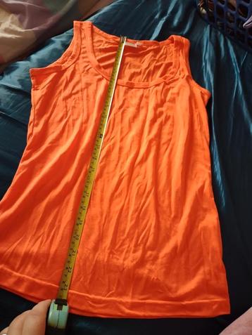 Oranje top maat M beschikbaar voor biedingen