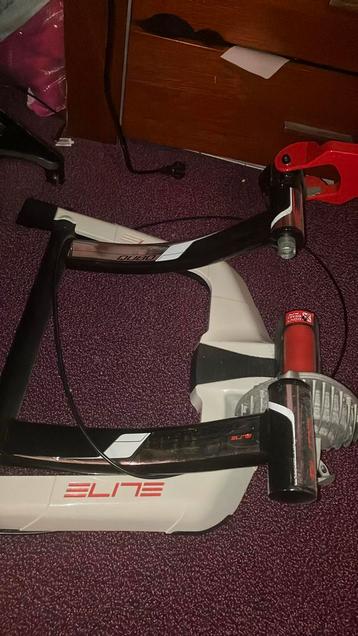 Elite qubo fietstrainer beschikbaar voor biedingen