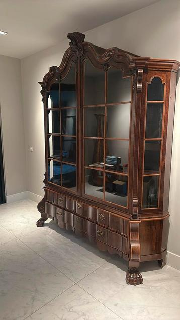 Antieke Lodewijk XV Glazen Kast, ca. 1750 beschikbaar voor biedingen